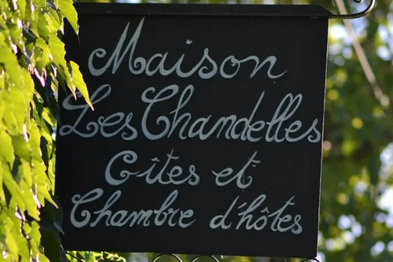 L'ardoise d'accueil de la Maison Les Chandelles