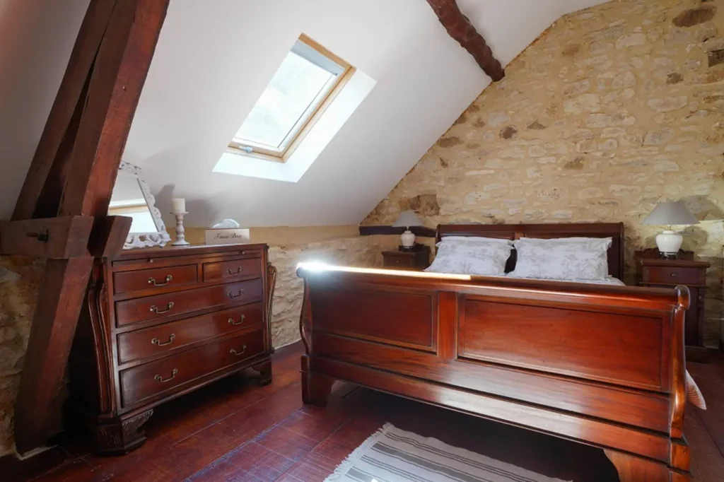 La Chambre Double sous les poutres