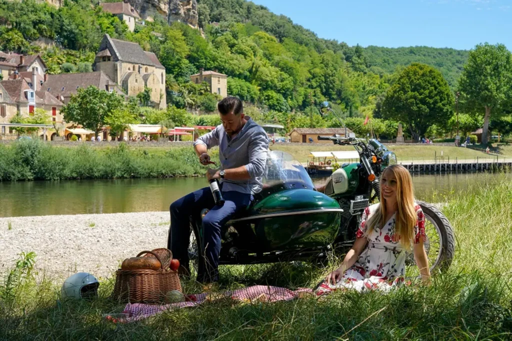 Balade en side-car dans la vallée de la Dordogne